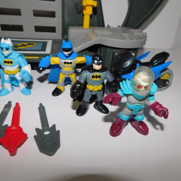 Fisher Price Imaginext DC Super Friends Batman Batcave w Accessories Figures - Picture 4 of 10